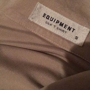 Equipment Tops - Equipment Long Sleeve Beige 100% Silk T-Shirt Equipment Tops - Equipment Long Sleeve Beige 100% Silk T-Shirt